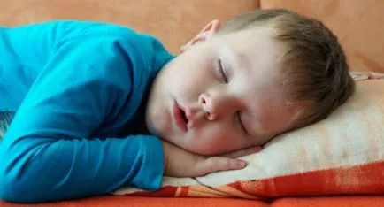 De ce un copil sforaie in timpul somnului provoaca copii sforăit (copil) De ce un copil sforaie in timpul somnului cauze ale sforăitului copilului