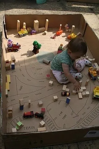 Articole din cutii de carton cu propriile lor mâini