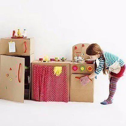 Articole din cutii de carton cu propriile lor mâini