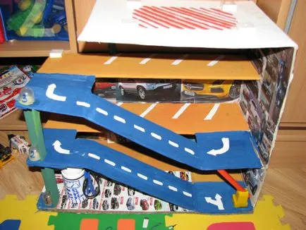 Articole din cutii de carton cu propriile lor mâini