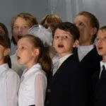 cântând beneficii pentru copii