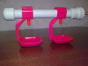 Bautor de pui cu desene mâini și diagrame