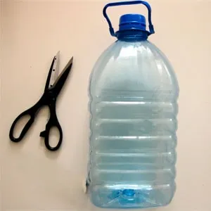 Bețiv pentru pui din sticla de plastic timp de 5 minute, home-ferma (sticle) Bautor de pui dintr-o sticla de plastic, timp de 5 minute, ferma de origine