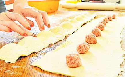 Pas cu pas secrete de reteta de casă aluat ravioli și umplutura, metode de turnare (reteta) Pas cu pas secrete de reteta aluat ravioli de casă și umplutura, tehnici de modelare