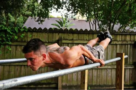 Programul de instruire pe bara si paralele bare orizontale push-up-uri, pull-up-uri