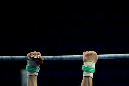 Programul de instruire pe bara si paralele bare orizontale push-up-uri, pull-up-uri