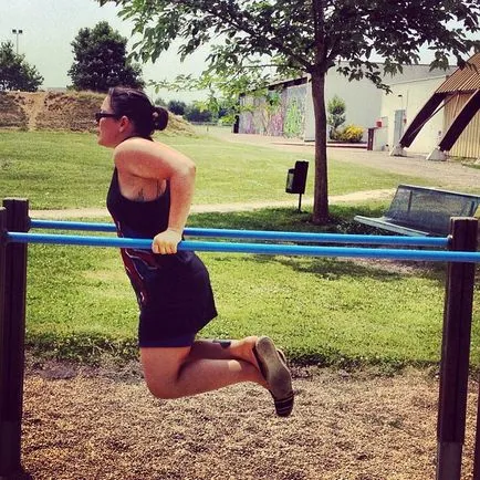 Programul de instruire pe bara si paralele bare orizontale push-up-uri, pull-up-uri