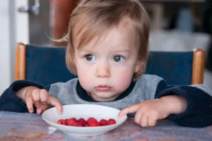 Copii 1 an și 6 luni de dezvoltare fizică și emoțională a copilului (luni) Copil 1 an și 6 luni de dezvoltare fizică și emoțională a copilului