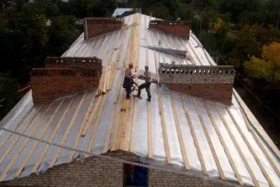 Reparația acoperișului - reparații curente și de capital ale diferențelor lor de reglementări tehnice, norme pentru (reparație vârf tăiat acoperișul unui bloc de apartamente) Reparația acoperișului - reparații curente și de capital ale diferențelor lor, reglementările tehnice, standarde SNP, pentru