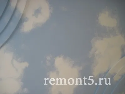 Desenați nori pe tavan