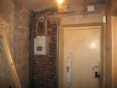 Reparați holul cu sfaturi mâini