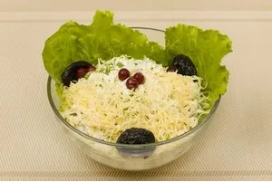 Salata cu pui, prune și castravete rețete simple,