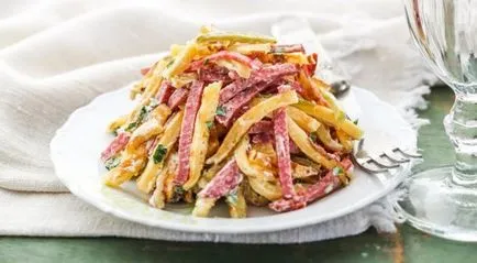 Salata cu cârnați afumat și castravete