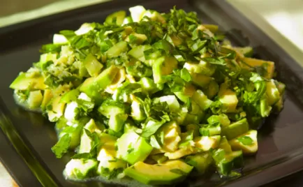 Salata cu avocado și castravete simplu pas cu pas rețete cu fotografii