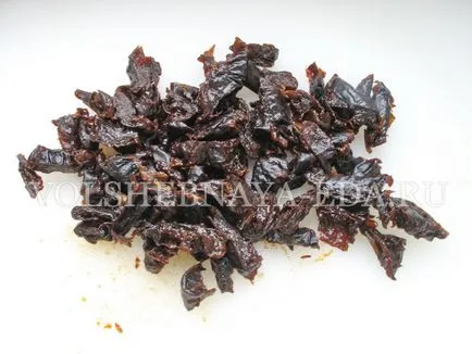 Salata Layered cu reteta de pui si prune uscate cu fotografie, magie (pui) Salata Layered cu reteta de pui si prune uscate cu fotografie, magie