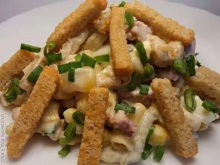 Salata cu pui si crutoane marca rețete afumate (salata) Salata cu pui si crutoane marca rețete afumate