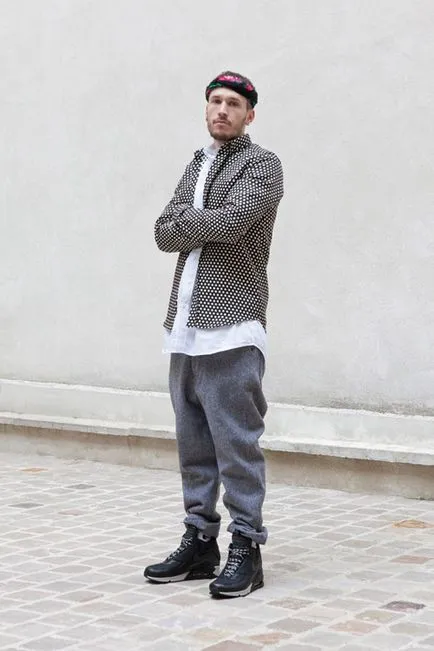 Ce bărbați purta pantofi sport, pantofi de gimnastică, adidași (formatori) Ceea ce barbatii poarta pantofi de alergat, adidași, adidași