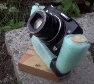 Un trepied pentru camera cu mâinile