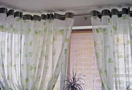 Perdele pe montura cu mâinile lor subtilitate de cusut