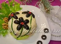 salata Layered cu reteta de pui si prune fierte cu fotografie (ceapa verde) Salata Layered cu reteta de pui si prune fierte cu o fotografie