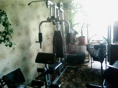 Echipamente sportive cu mâinile lor ușor, amatorii de fitness comunitate portal de fitness, wellness,