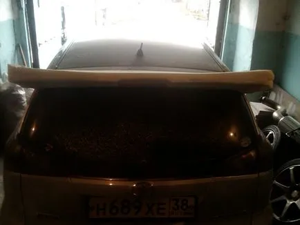 Spoilerul mâinile lor pe baza originalului