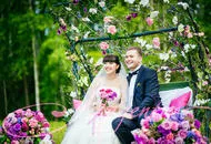 Floristica de nuntă - Înregistrare, masa de toaleta cu flori și o sală (floristica) Floristica de nuntă - Înregistrare, masă de toaletă și culori în cameră
