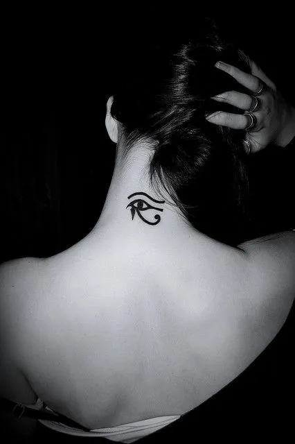 Tatuaje pentru fete pe gat 100 dintre cele mai bune idei din fotografie