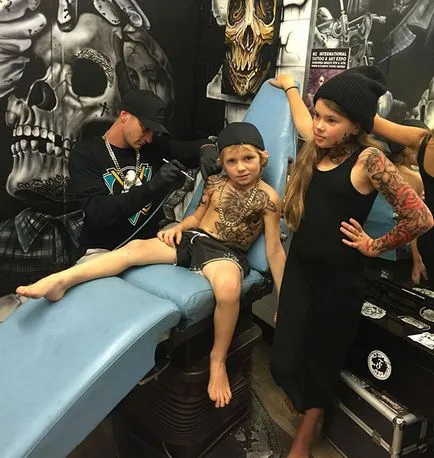 tattoo artist pentru copii pacienți fericit la desene Spitalul de Copii de pe piele (tatuaj) tattoo artist pentru copii pacienți fericit la copii desene spital de pe piele