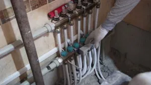 Tehnologia de stabilire a costurilor calde de podea de apă și de instalare