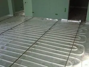 Tehnologia de stabilire a costurilor calde de podea de apă și de instalare
