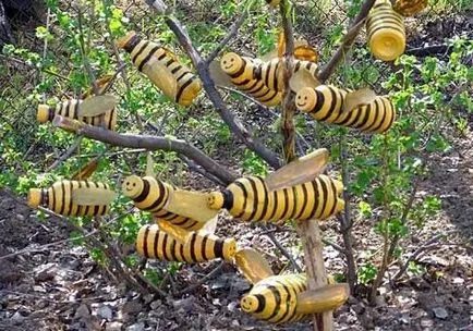 Stupul de sticle din plastic cu propriile lor mâini