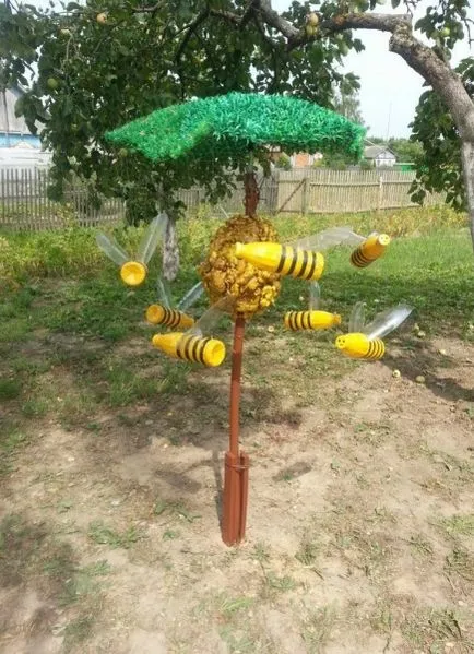 Stupul de sticle din plastic cu propriile lor mâini