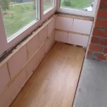 Încălzirea de balcon și balcoanele cu spuma lor mâini (spumă) Încălzirea de balcon și balcoanele cu spuma lor mâini