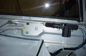 Setați închiderea centralizată cu mâinile