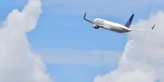 Agenția de transport aerian Federal a spus aproximativ 200 de piloți separații companiile aeriene din România (concediat) Agenția de transport aerian Federal a spus aproximativ 200 de separări piloți din România