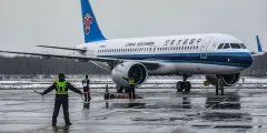 Agenția de transport aerian Federal a spus aproximativ 200 de piloți separații companiile aeriene din România (concediat) Agenția de transport aerian Federal a spus aproximativ 200 de separări piloți din România
