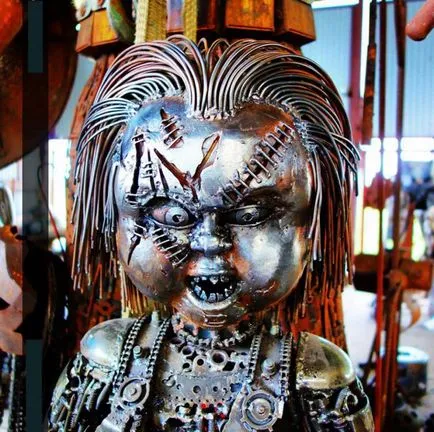 Halk, Chaki și alte personaje iconice din metal, umkra (sculpturi din fier vechi) Halk, Chaki și alte personaje iconice din metal, umkra