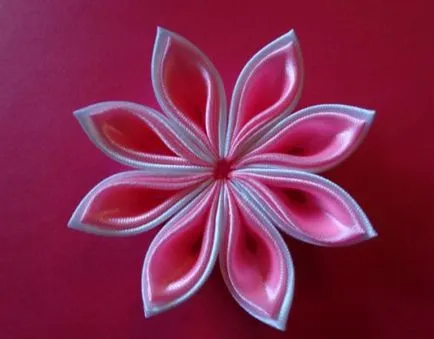 Clip kanzashi propria clasă mâinile de master pentru a crea o floare cu două straturi