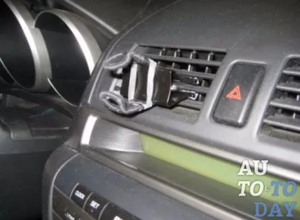 10 moduri de fixare a telefonului auto