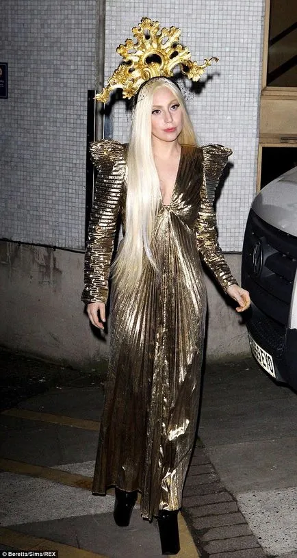 19 formează flamboaiant Lady Gaga, dovedind că ea era de pe altă planetă, umkra (Lady) 19 forma flamboaiant Lady Gaga, dovedind că ea a fost de pe alta planeta, umkra