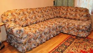 4 specii acoperite pe o canapea de colț, lână, blană, patch-uri, tricot (unghiular) 4 Variațiuni pe o canapea acoperită cu lână, blană, cârpe, tricotate