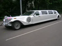 Chirie o limuzină Excalibur Phantom