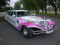 Chirie o limuzină Excalibur Phantom