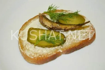 Sandvisuri cu șprot si muraturi (sandvișuri festive cu sprot si muraturi) Sandwich-uri cu șprot si muraturi