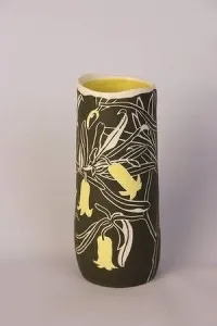 Glazura este diferit de angobă, ceramica teracota (dupa prima ardere) Glazura este diferit de angobă, ceramica teracota