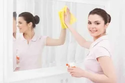 Ce și cum să se spele oglindă că nu a existat nici divorț (oglinzi, fără remedii populare striații de curățare (a) Ce și cum să se spele oglindă că nu a existat nici divorț (oglinzi, fără remedii populare dungile de curățare