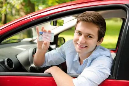 Ce se întâmplă dacă conduci o mașină fără licență decât cu care se confruntă de conducere fără permis (dreapta) Ce se întâmplă dacă conduci o mașină fără licență decât cu care se confruntă de conducere fără licență