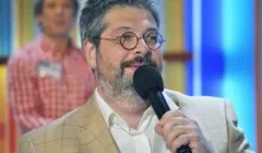 Acesta solicită instructor parașutist înainte de primul salt