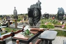 Gradina de flori pe mormânt - de la RUR